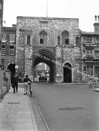 OLD GATE IN HIGH STREET STRONG & CO